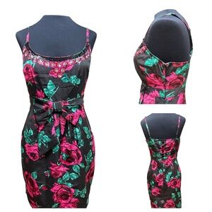 Forever 21 Rose Print
Spaghetti Strap Pencil Dress
